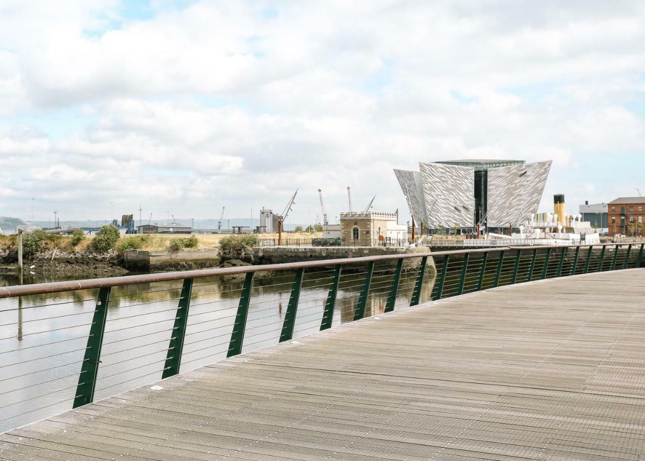 Luxury Apartment Marina Views At Titanic Quarter Belfast Exterior foto